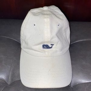 White vineyard vines hat